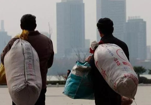身在异乡思念家乡的句子（牵挂家乡亲人的伤感诗句）