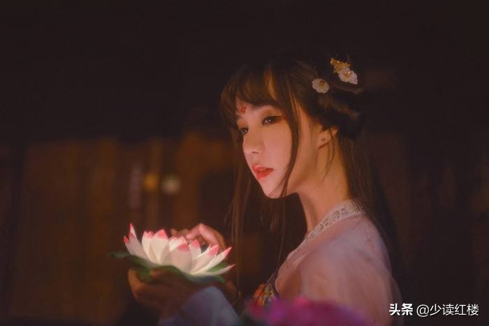 隐晦的表达爱意的诗句（表达爱情古风经典句子）