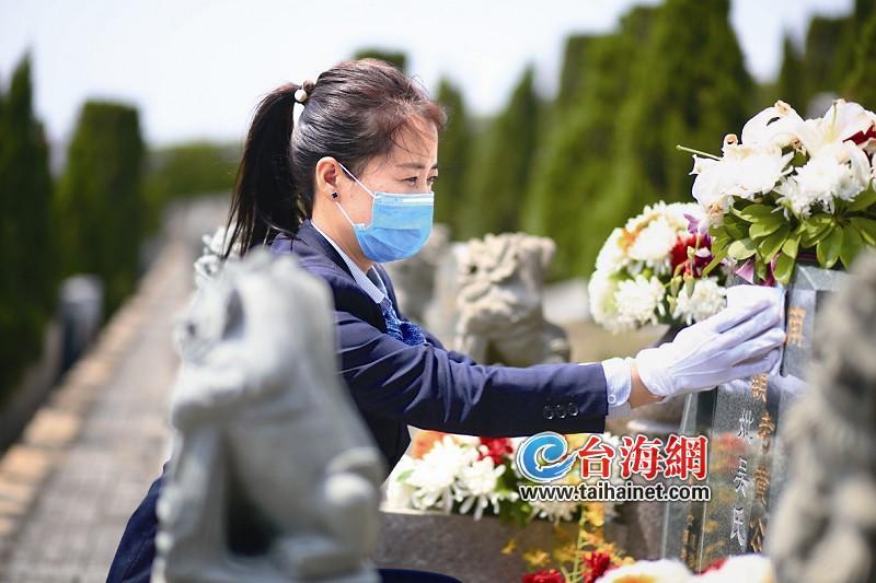 清明节哀悼亲人的诗句有哪些（悼念亲人的诗句古诗词）