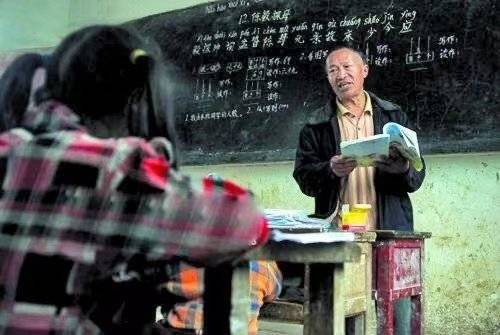关于歌颂教师的散文（赞美教师的美文摘抄）