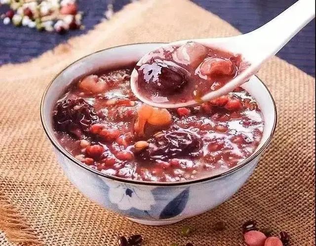 腊八粥课文原文（冰心的腊八粥原文阅读）