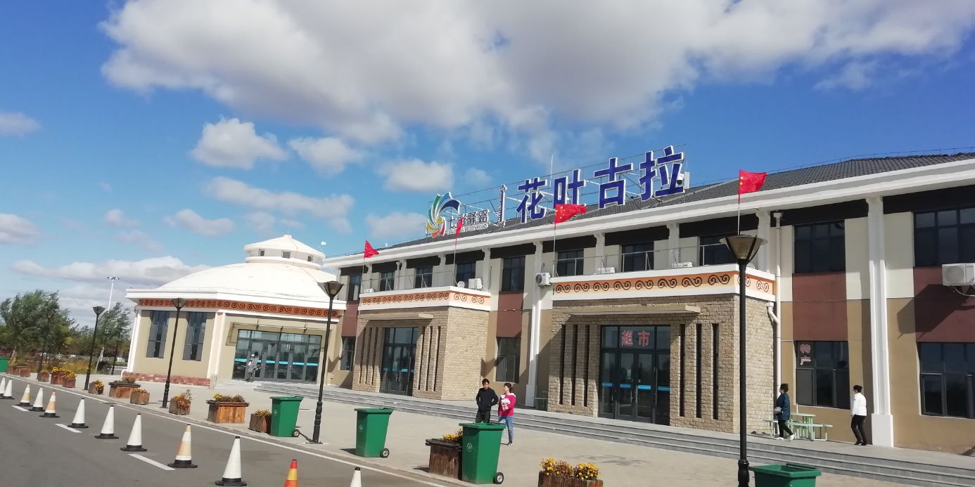 发朋友圈形容路上车少的句子（开车一路通顺的心情说说）