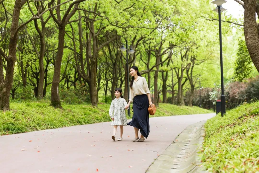 女性美好的诗句经典（赞美女人气质涵养的古诗 ）
