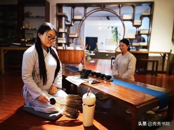 归园田居种豆南山下赏析（归园田居的内容）