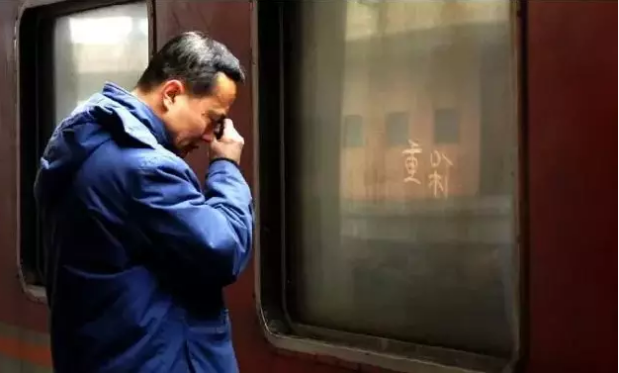 身在异乡思念家乡的句子（牵挂家乡亲人的伤感诗句）