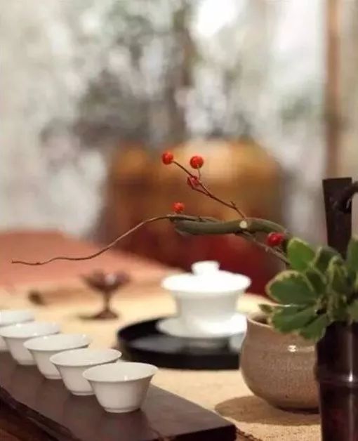 有关酒的诗词和赏析（酒的诗句经典开心）