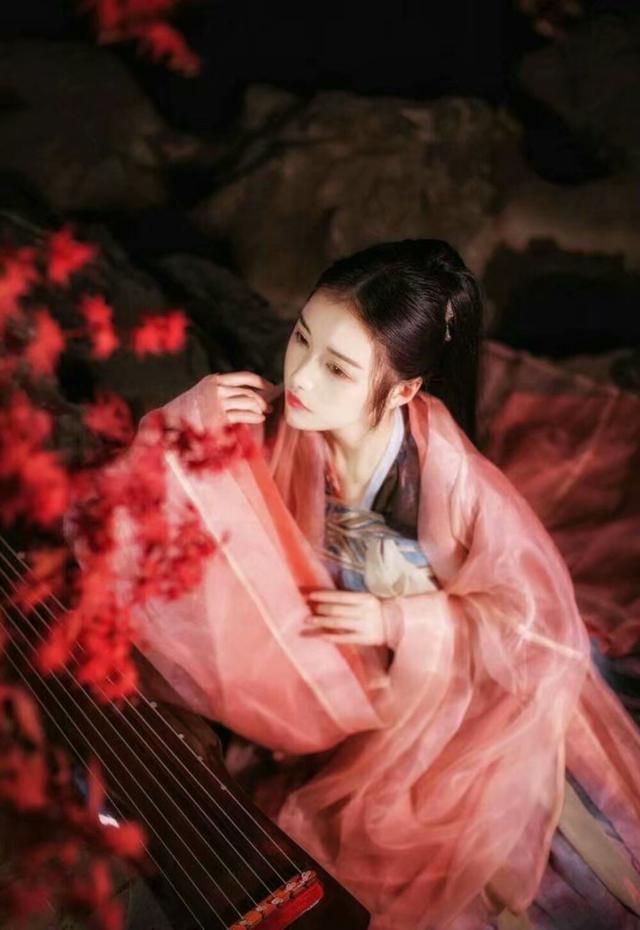 美好爱情的诗句经典（赞美爱情的古诗词句 ）