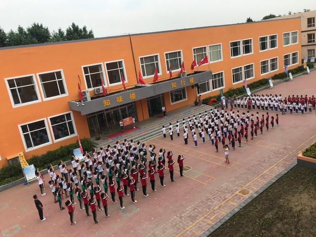 小学班主任期末总结怎么写好（深入人心的一位老师的期末发言）