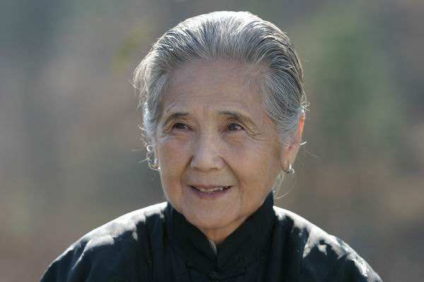 赞美无私奉献的优美句子（10条表达母爱无私奉献的句子）