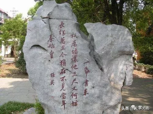 六尺巷的故事的启示是什么（了解六尺巷的故事的寓意）