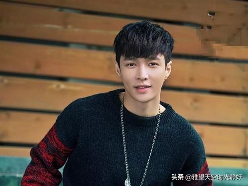形容男生笑容温暖阳光的句子（笑容温暖整个冬季的唯美语录）