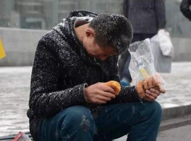 身在异乡思念家乡的句子（牵挂家乡亲人的伤感诗句）