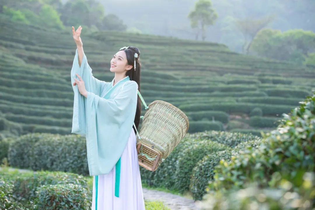最伤感的情诗绝句（伤感情诗大全经典）