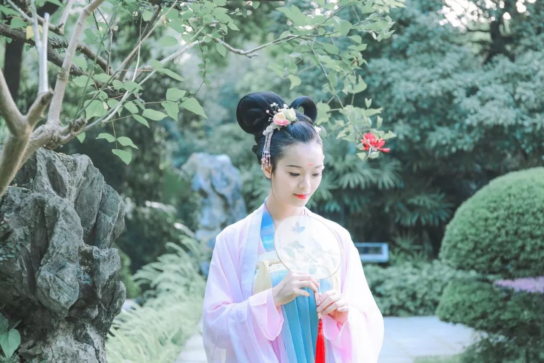 爱情的诗句古诗词（表达爱情美好的诗句）