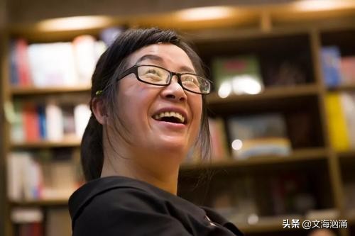 余秀华经典诗句是哪些（余秀华最感人的诗句分享）