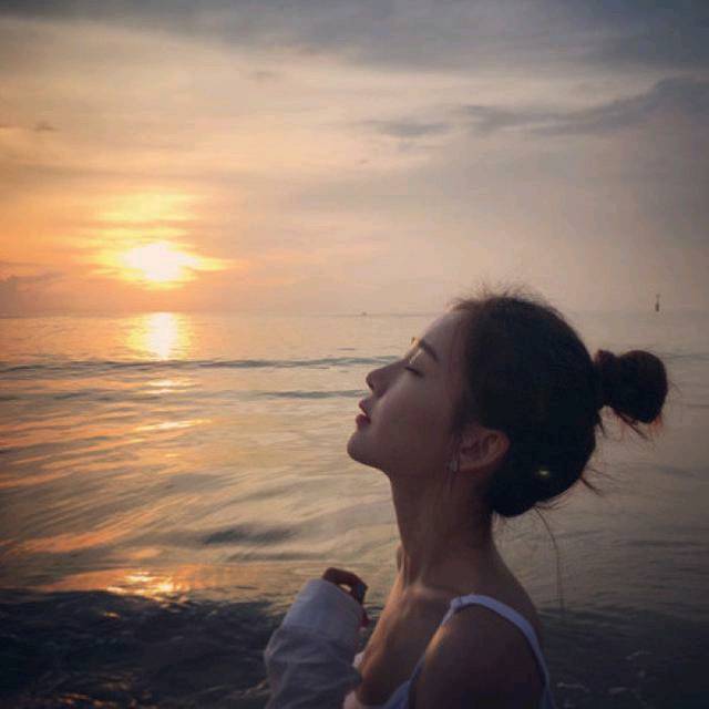 关于背影的唯美句子短句（感慨父母变老的心酸词）