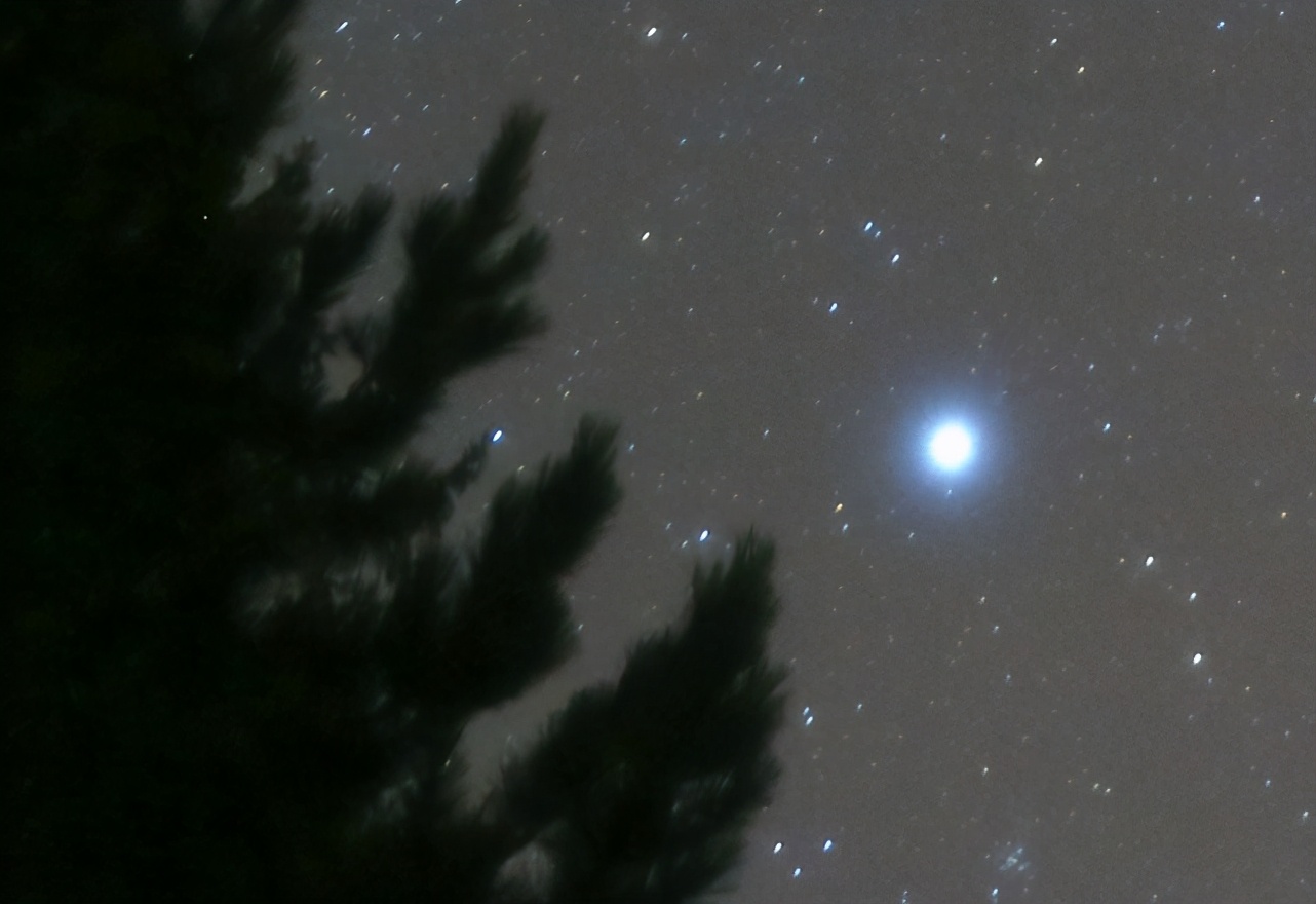 夜晚最亮的星星叫什么名字（夜空中最亮的恒星）