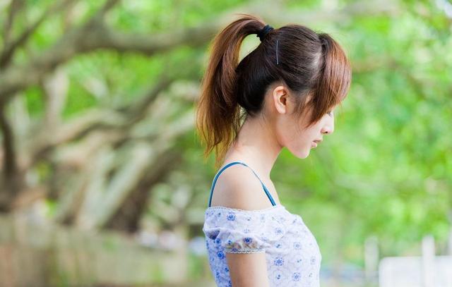 形容一个女人的气质的句子（女人气质脱俗的唯美说说）
