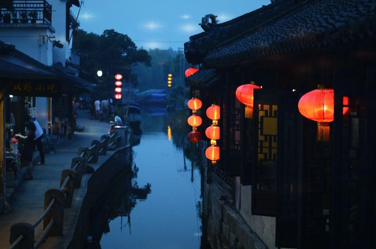 辞旧迎新古诗词大全（表现辞旧迎新的景象的诗句）