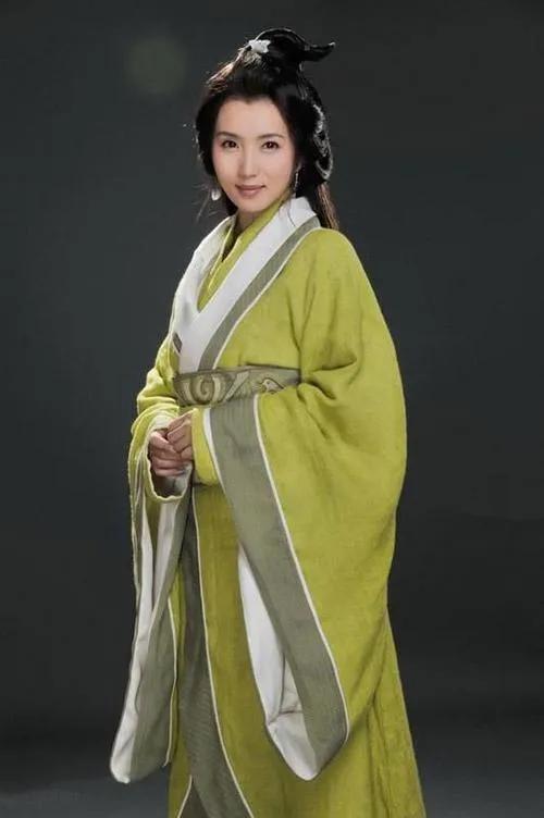 赞扬美女的句子（夸赞美女最经典句子）
