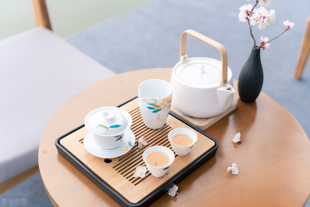 品茗的佳句品茗茶诗句（喝茶品茶的诗词名句）