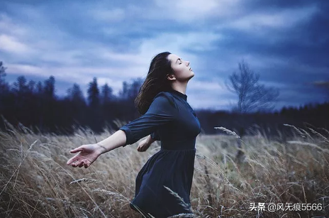 无法诉说的委屈的句子图片（活得好累好压抑的心情说说）