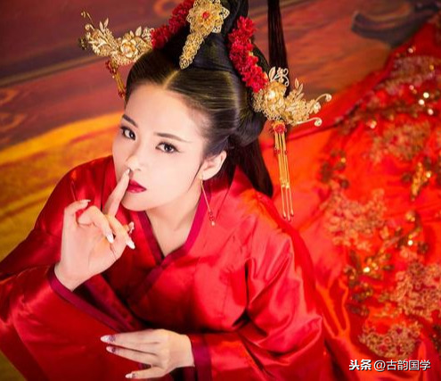 古诗词中用典的诗句（最具深意的2首用典名诗）