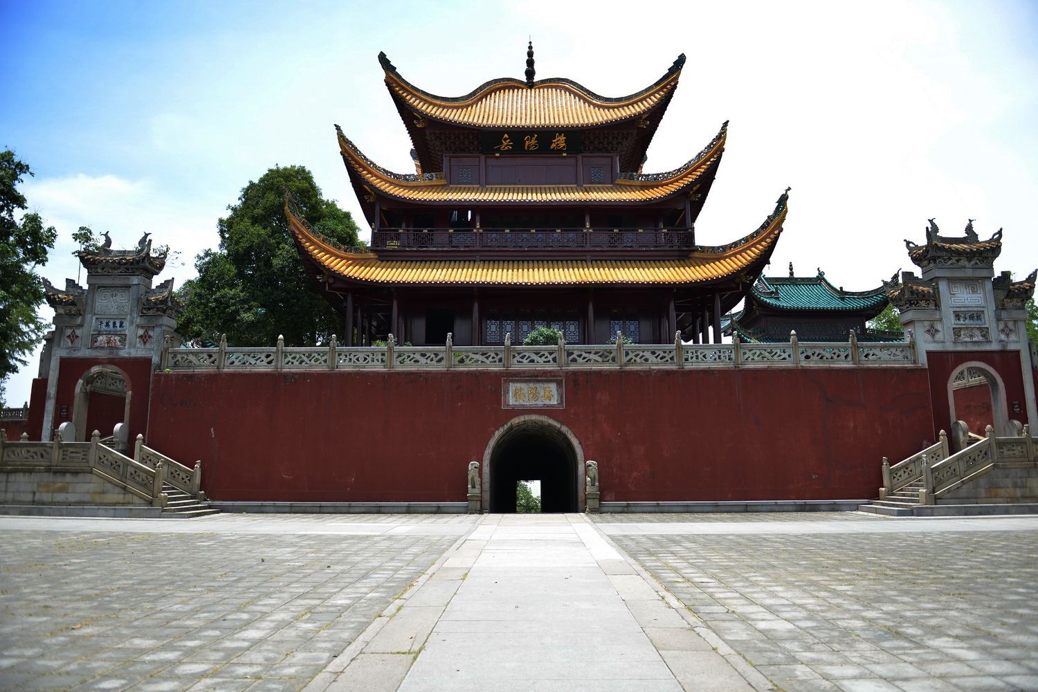 岳阳楼记原文及翻译（游岳阳楼记翻译和原文）