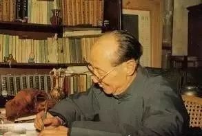 爱国诗句现代诗短篇（爱国情怀的诗歌短篇）