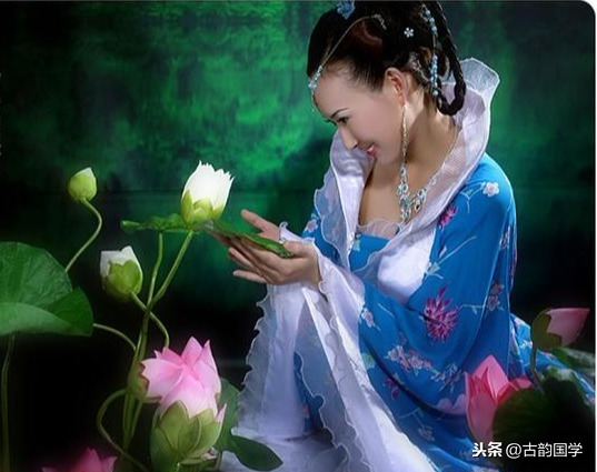 形容女人美丽动人的句子（赞美漂亮女人经典诗句）