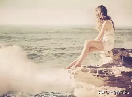 形容不开心的句子（说不出心里悲痛的伤感说说）