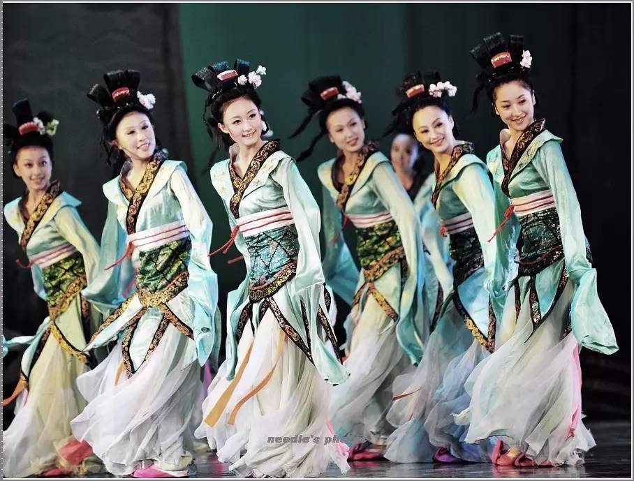 形容跳舞好看的句子（表达跳舞开心的句子）
