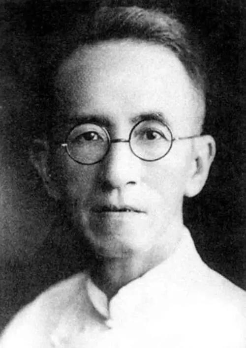 优美简短的现代诗歌（简短优美现代诗摘抄）