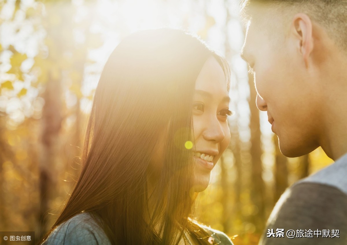 描写眼神温柔的句子段落（8条关于眼眸唯美短句）
