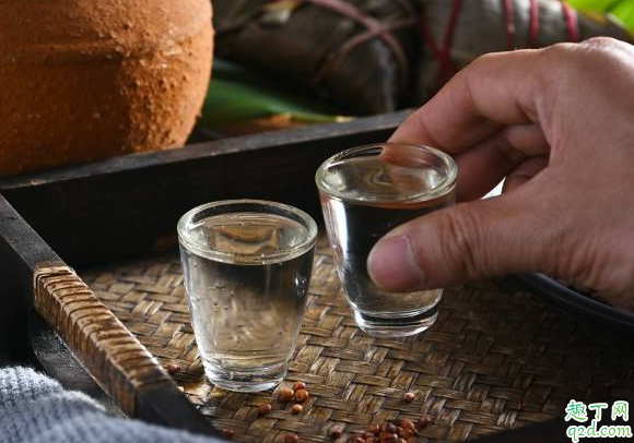 白酒可以在太阳底下晒吗 茅台酒瓶为什么不透明