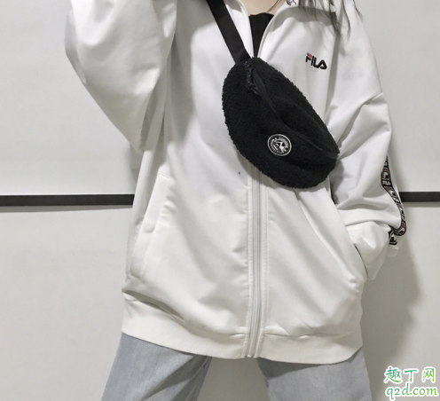 匡威羊羔毛腰包多少钱 匡威2019新品羊羔毛胸包在哪买