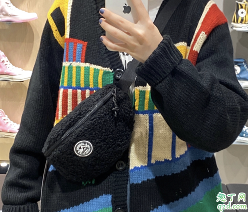 匡威羊羔毛腰包多少钱 匡威2019新品羊羔毛胸包在哪买