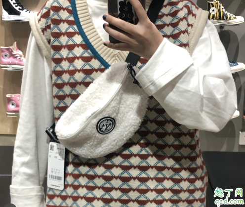 匡威羊羔毛腰包多少钱 匡威2019新品羊羔毛胸包在哪买