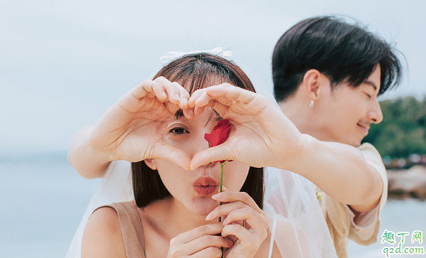 婚纱照怎么拍自然又好看 拍婚纱照如何微笑才不显僵硬