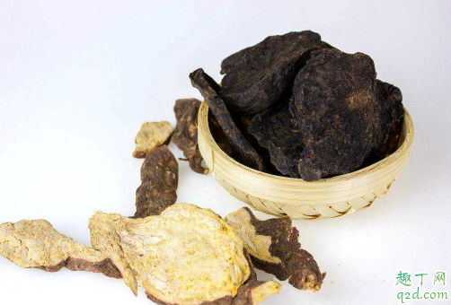 何首乌泡酒用鲜的还是干的 用何首乌泡酒对身体有何益处