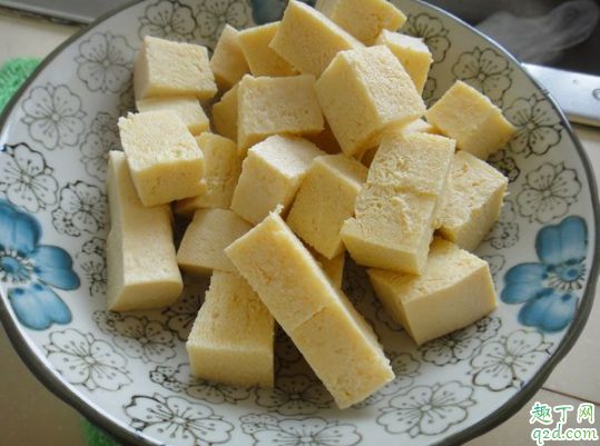 做冻豆腐要用保鲜膜包起来吗 做冻豆腐有什么技巧