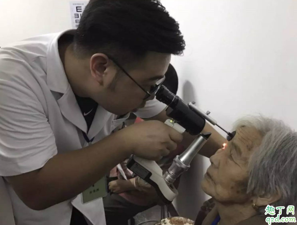 急性青光眼眼睛会出现什么症状 老年人青光眼必须手术吗