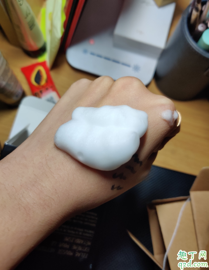 ilab氨基酸洗面奶适合20岁女生吗 ilab洗面奶适合干性皮肤的人吗