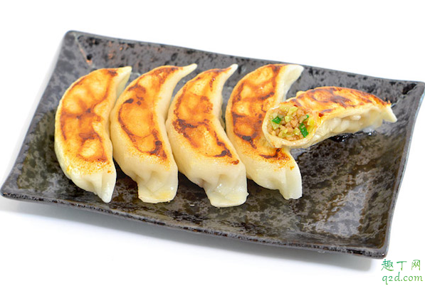 煎饺是生煎还是煮熟了煎 煎饺是直接炸不用煮吗