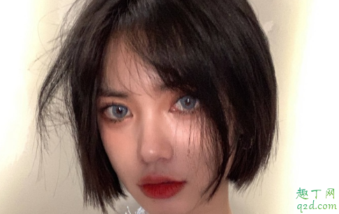 聊天时女生给男生发自拍代表什么 女生给男生发自拍是喜欢吗