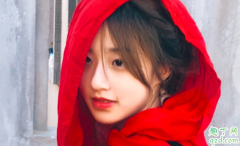 女朋友每次生气躺床上刷抖音不理人 女朋友动不动就生气要继续吗
