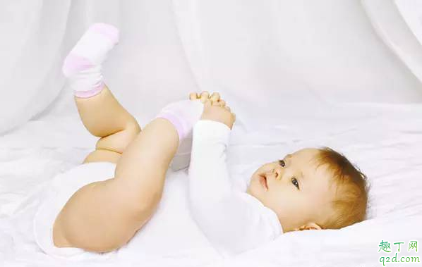 新生宝宝要不要穿袜子 新生宝宝穿什么袜子比较好