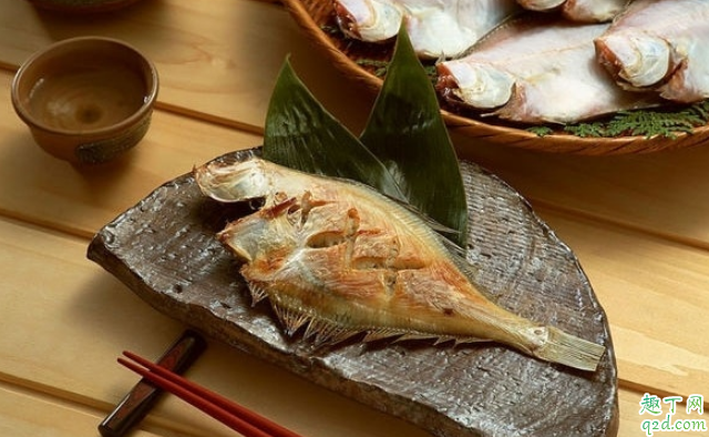 煎鱼用热油还是冷油 煎鱼怎么防止粘锅