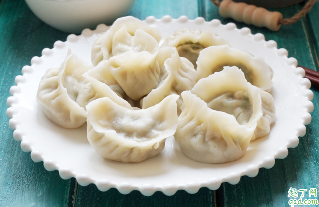 荠菜包饺子要不要用开水烫一下 荠菜包饺子要过水吗