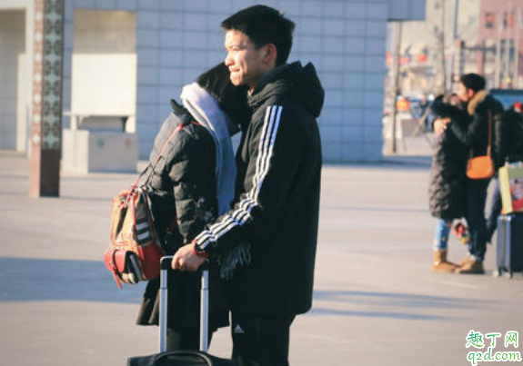 女朋友总是逃避接吻是什么原因 接吻时女生不张开嘴说明什么